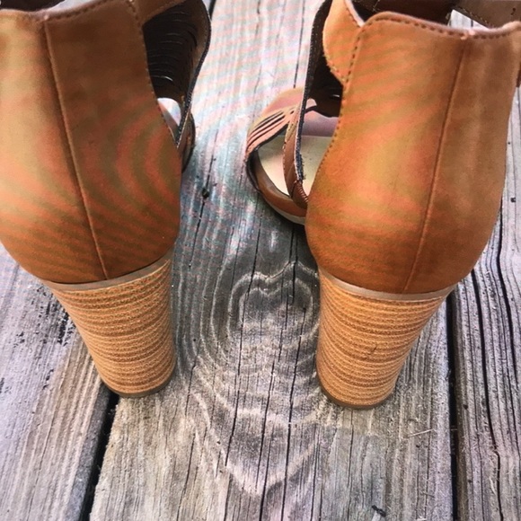 Heart in D shoes - Picture 3 of 6